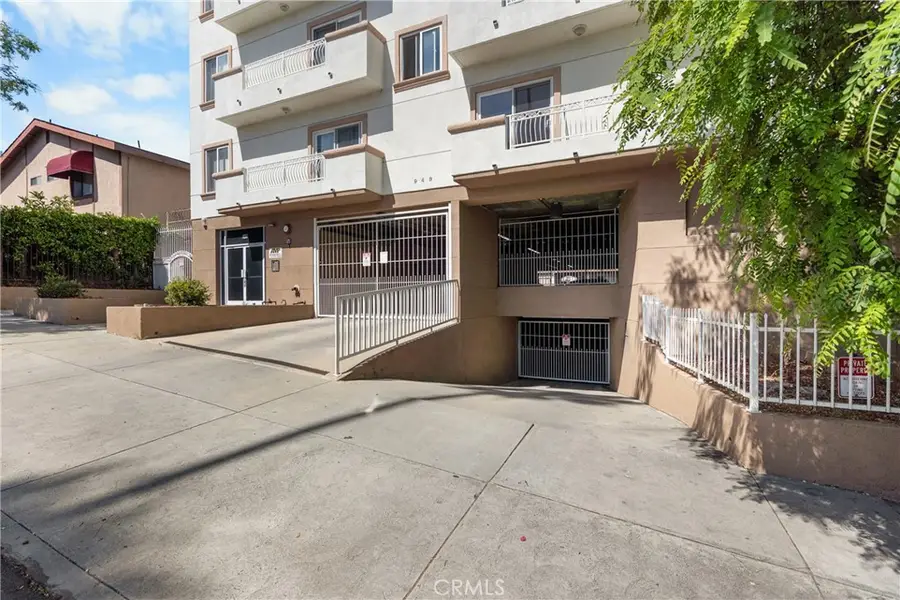 949 S Manhattan Place #203, Los Angeles, CA 90019 - #3