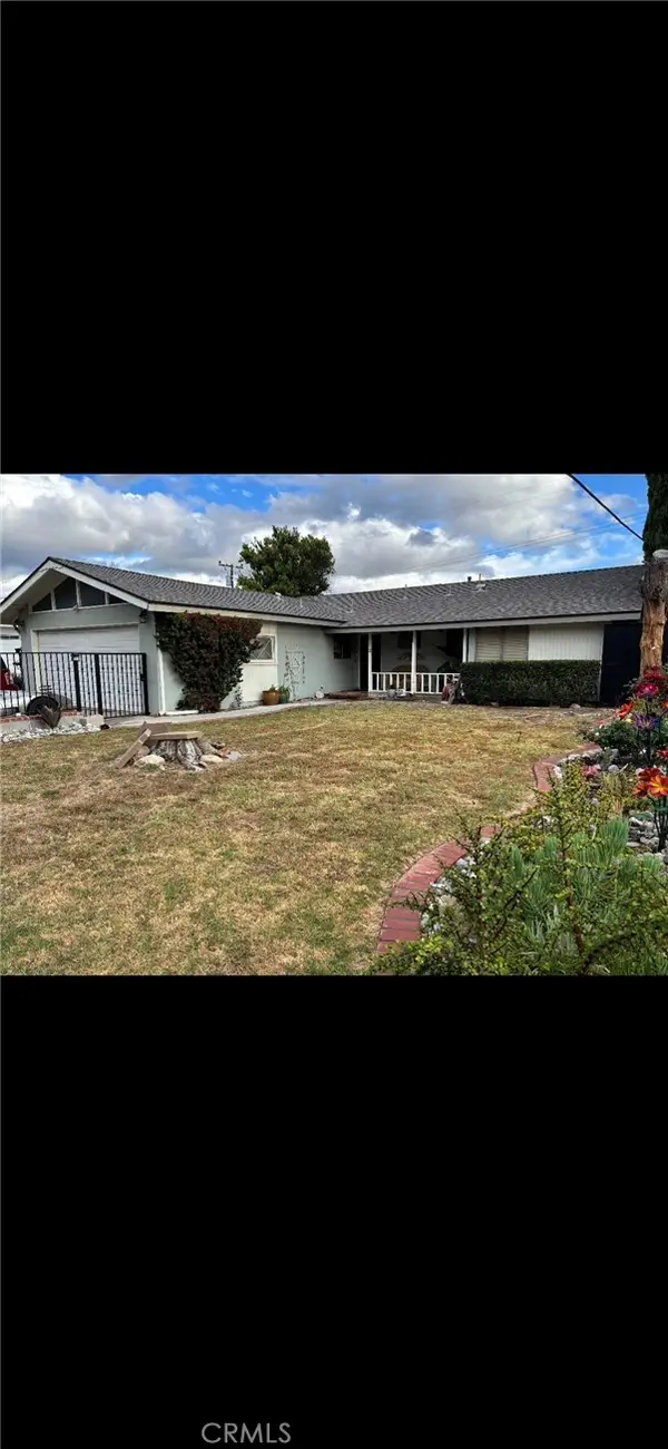 19776 Merryhill Street, Canyon Country, CA 91351