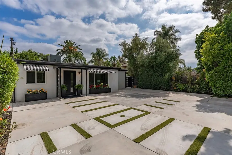 22432 Burbank, Woodland Hills, CA 91367 - #3