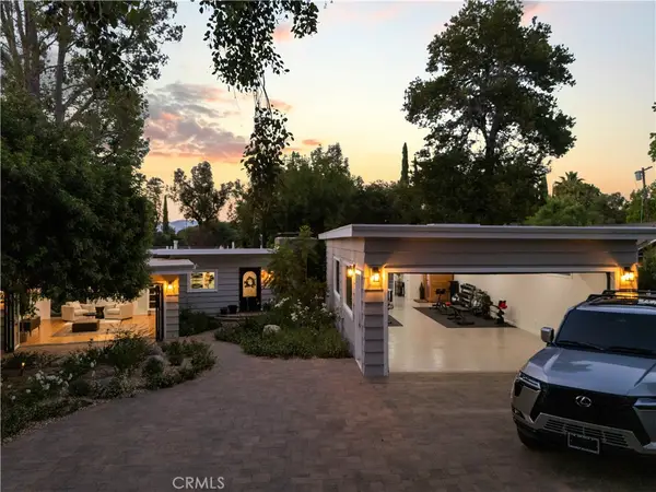 22125 Avenue Morelos, Woodland Hills, CA 91364