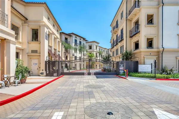 23500 Park Sorrento #E-22, Calabasas, CA 91302