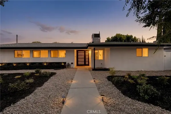 20540 Oxnard Street, Woodland Hills, CA 91367