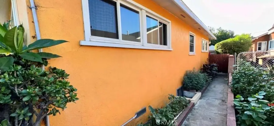 7517 N Ontario Street, San Fernando Valley, CA 91504 - #3