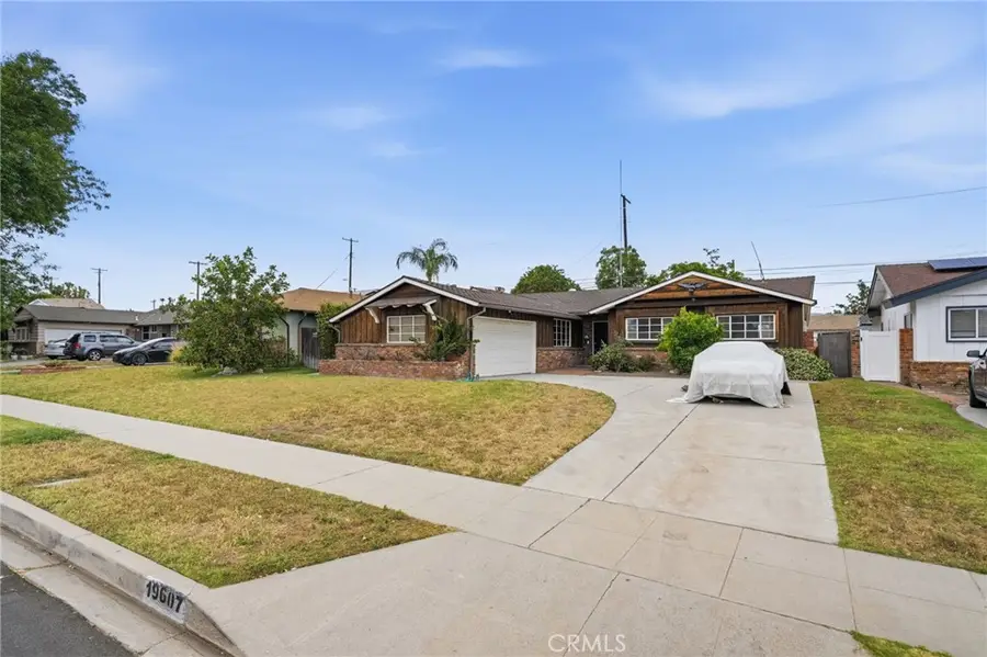 19607 Bryant, Northridge, CA 91324 - #2