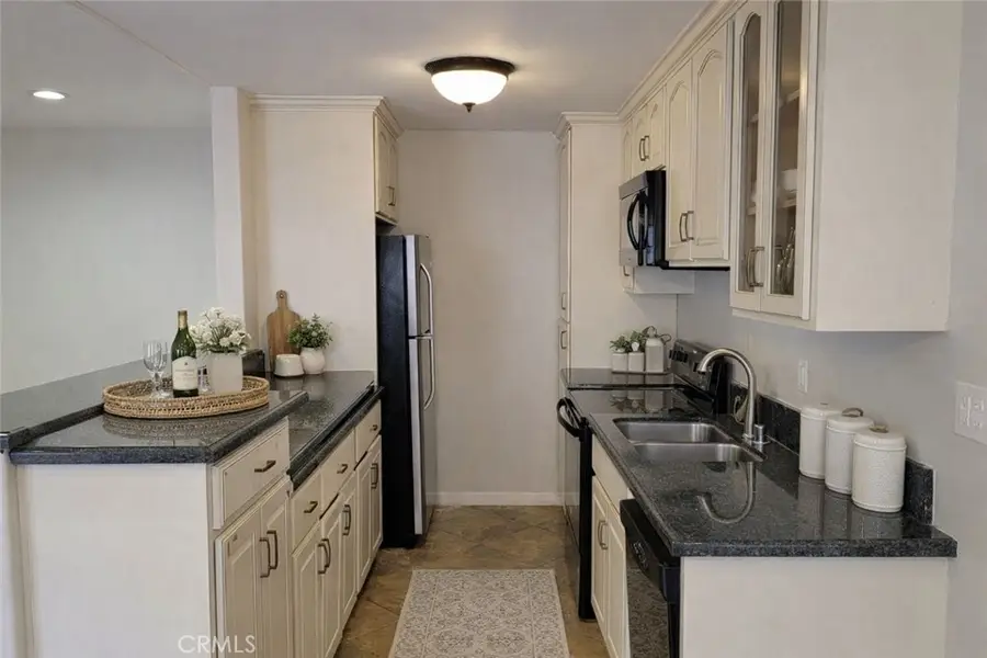 5403 Newcastle Avenue #12, Encino, CA 91316 - #3