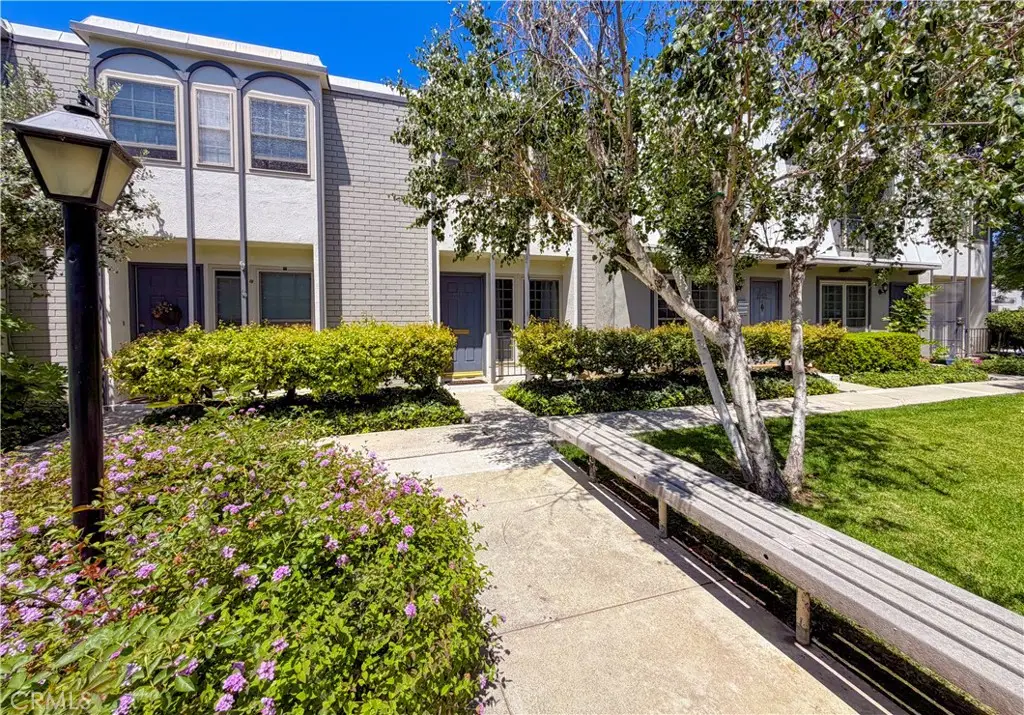 22123 Oxnard Street, Woodland Hills, CA 91367 - #1