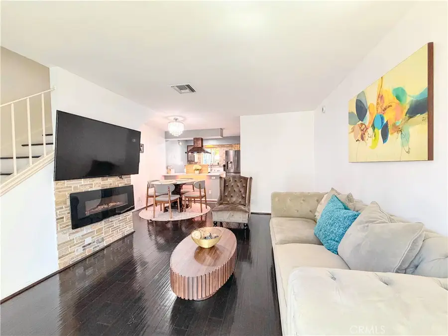 22123 Oxnard Street, Woodland Hills, CA 91367 - #2