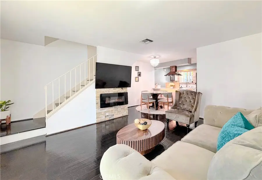 22123 Oxnard Street, Woodland Hills, CA 91367 - #3
