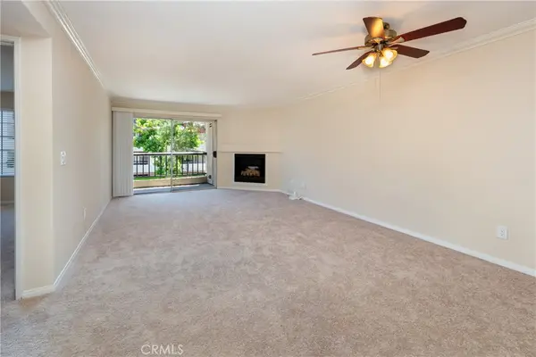 5510 Owensmouth Ave #204, Woodland Hills, CA 91367