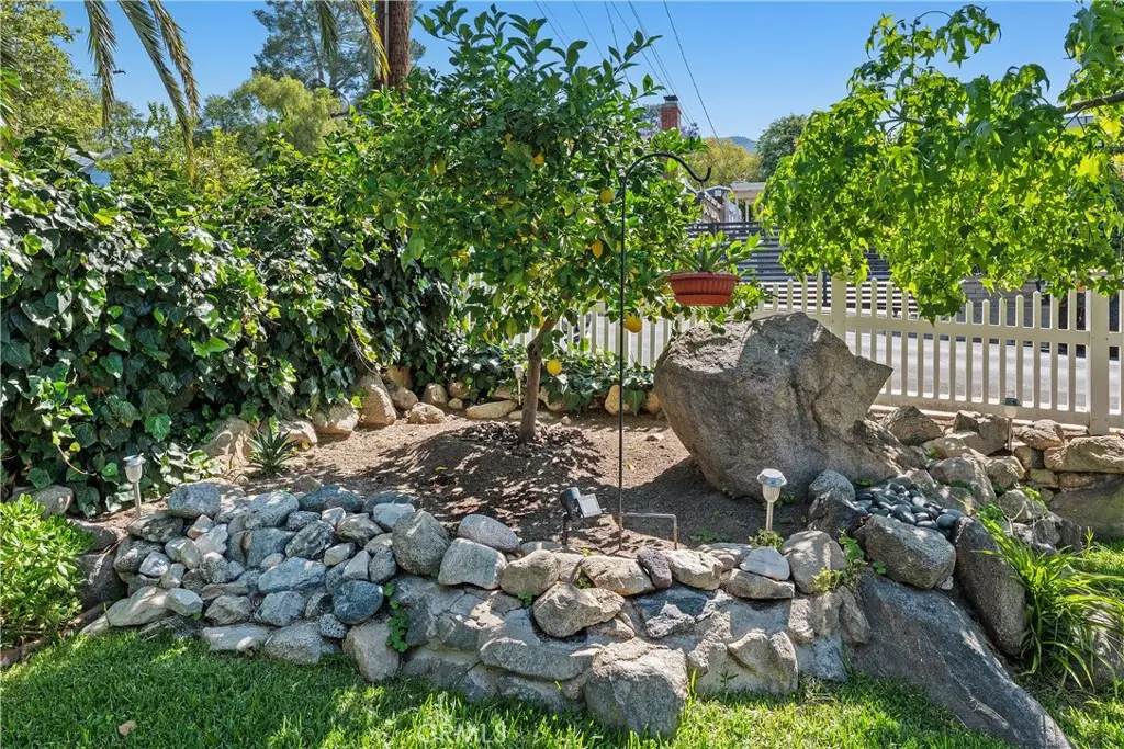 10739 Helendale, Tujunga, CA 91042 - #1