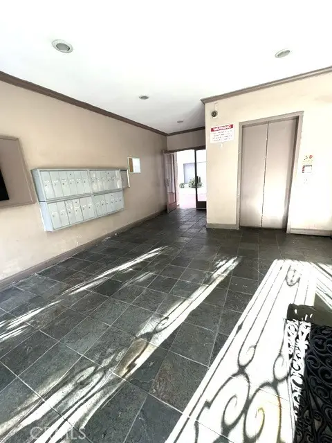 6828 Laurel Canyon, North Hollywood, CA 91605