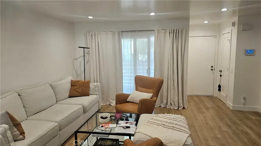 18333 Hatteras St #68, Tarzana, CA 91356 - #3
