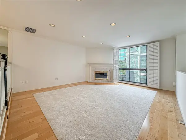 18100 Burbank Boulevard #24, Tarzana, CA 91356