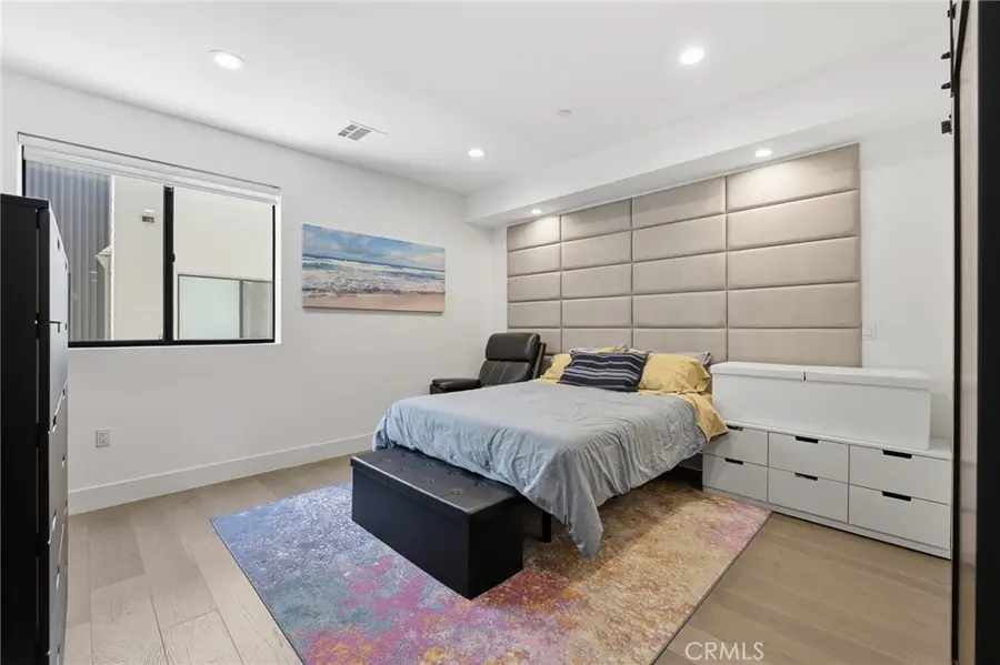11324 Victory Boulevard, North Hollywood, CA 91606 - #3