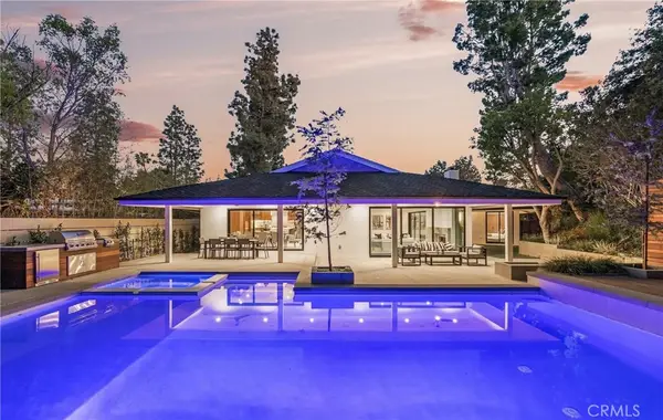 16105 Clear Oak Drive, Encino, CA 91436