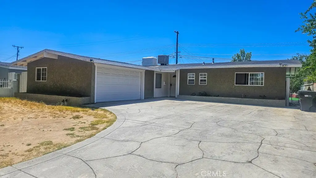 1046 W Holguin, Lancaster, CA 93534 - #1