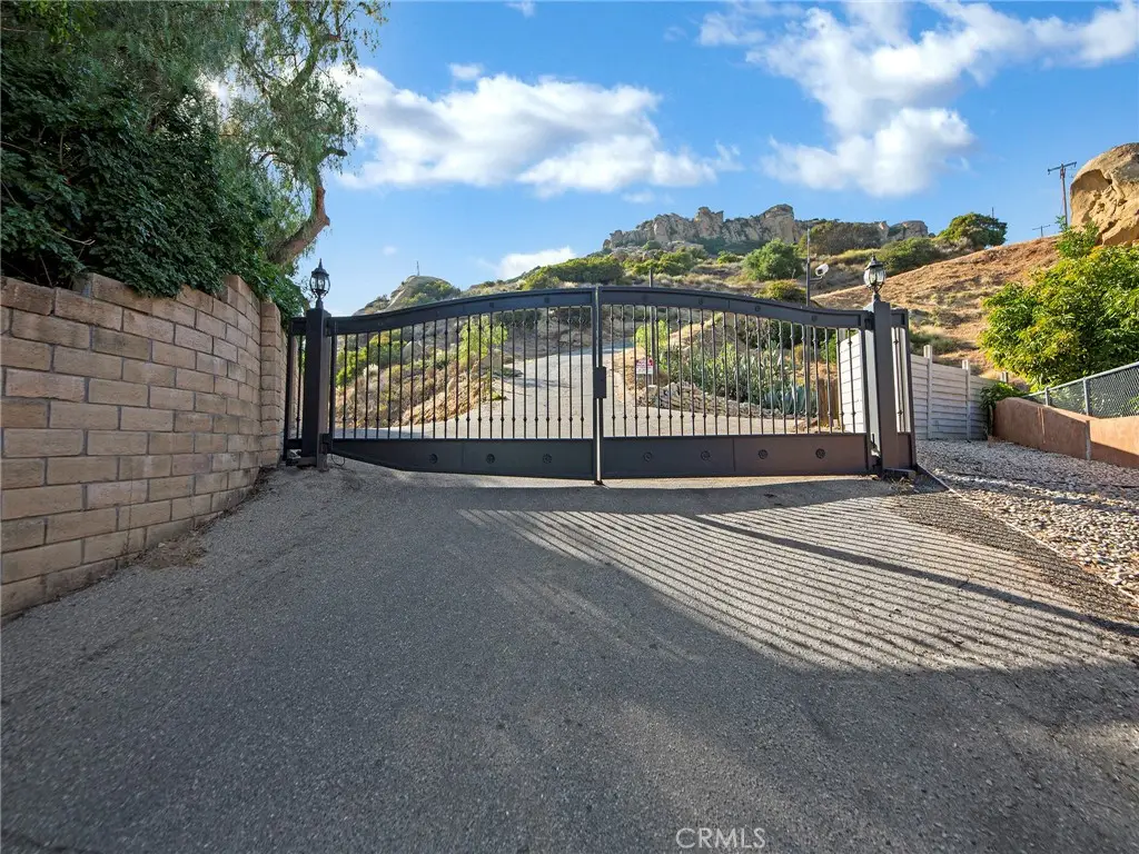 501 Thompson Avenue, Chatsworth, CA 91311 - #1