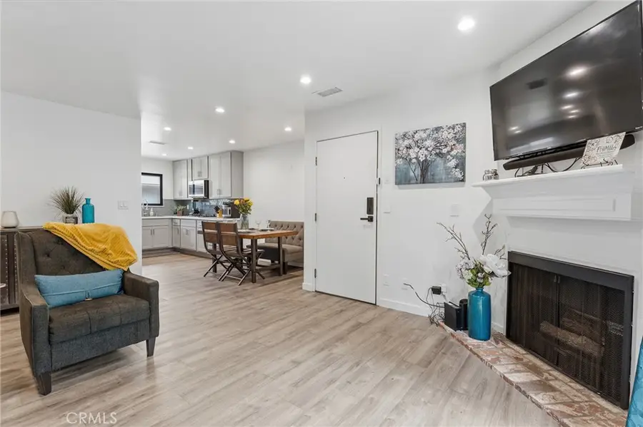 10221 Oklahoma Avenue, Chatsworth, CA 91311 - #2