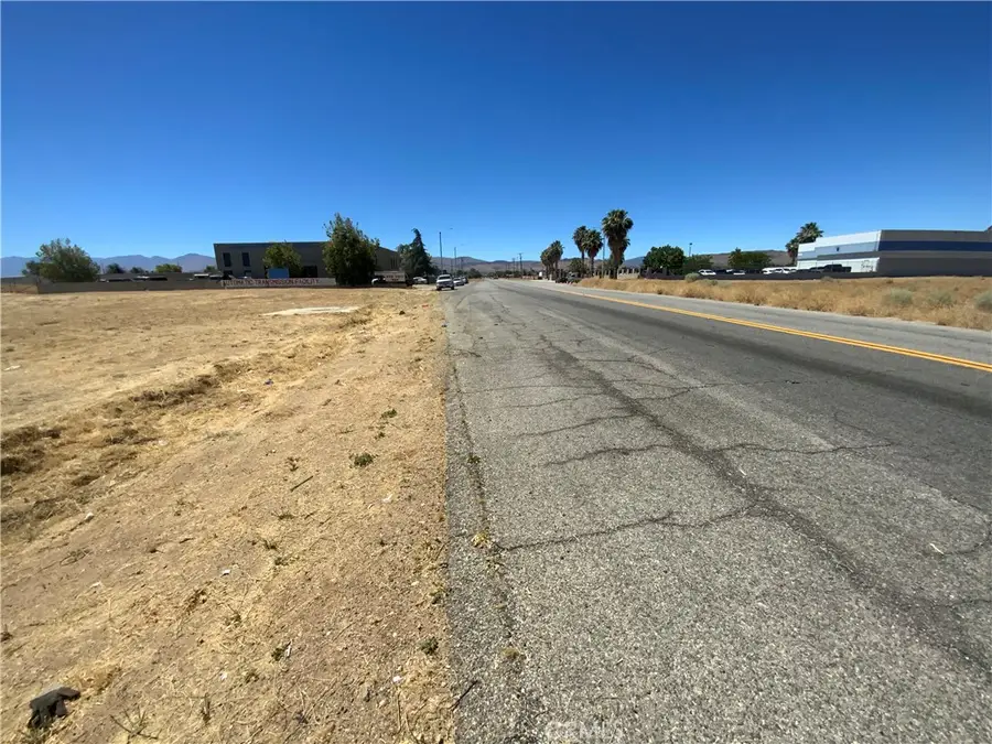 0 30th St, Palmdale, CA 93550 - #3