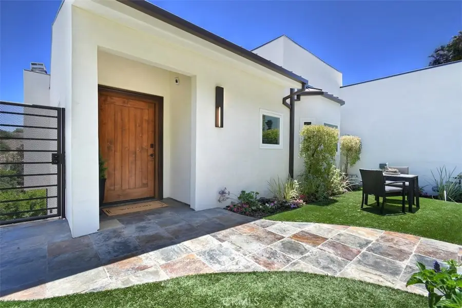 15059 Rayneta Drive, Sherman Oaks, CA 91403 - #3