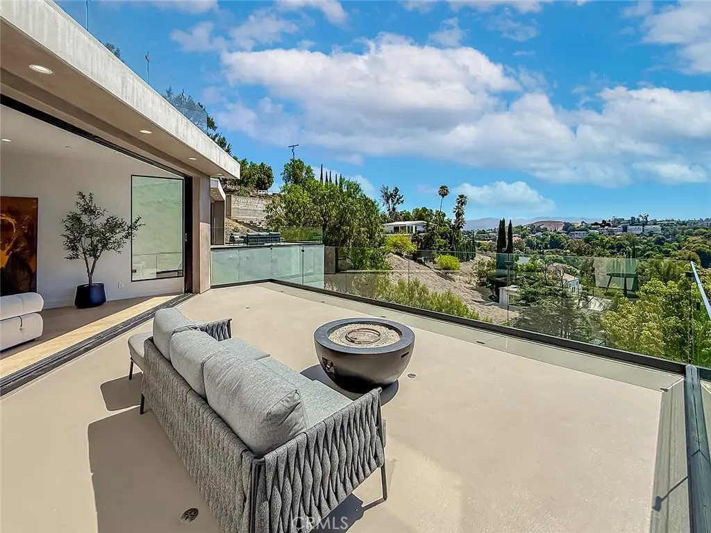 5130 Medina, Woodland Hills, CA 91364 - #1