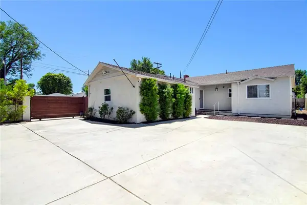 22602 Victory Boulevard, Woodland Hills, CA 91367