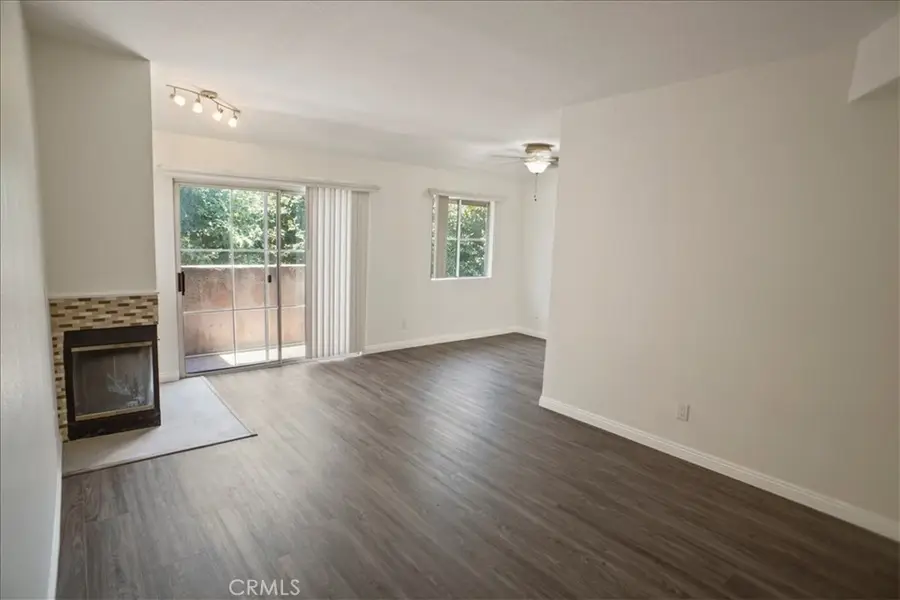 7320 Balboa Boulevard #205, Lake Balboa, CA 91406 - #3
