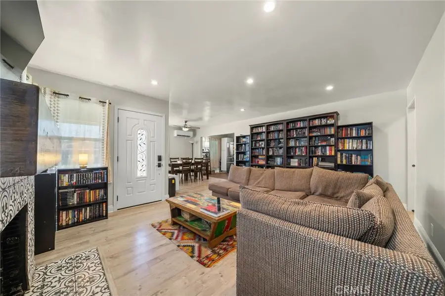 300 E Adams Street E, Long Beach, CA 90805 - #2