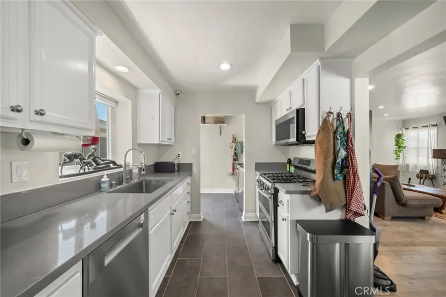 300 E Adams Street E, Long Beach, CA 90805 - #3