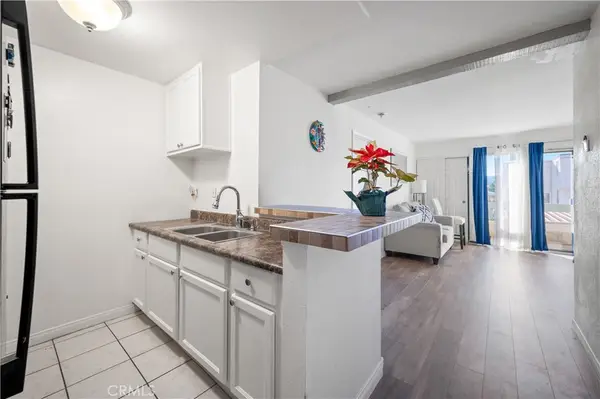 21800 Schoenborn Street #215, Canoga Park, CA 91304