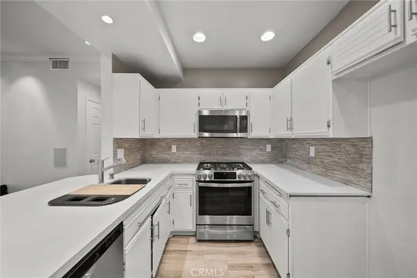 24123 Del Monte Drive #101, Valencia, CA 91355