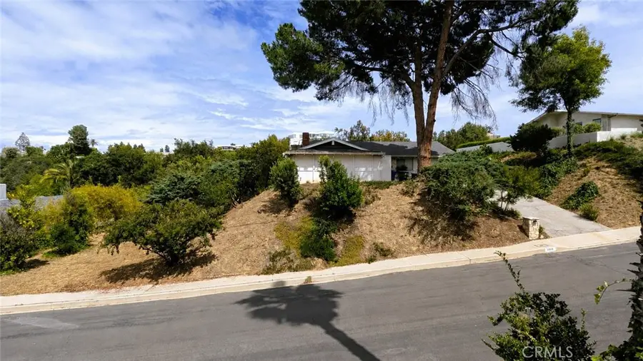 3800 Sapphire Drive, Encino, CA 91436 - #3