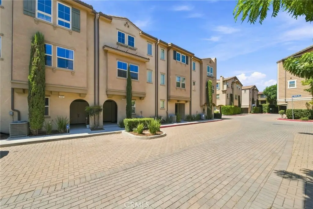7239 N Cedar Rd, Van Nuys, CA 91405 - #1