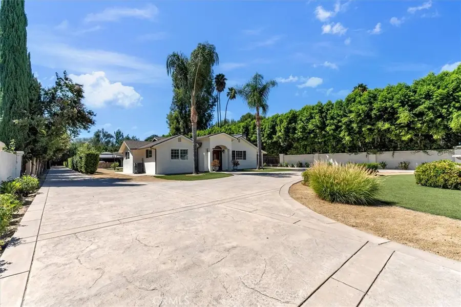 22720 Oxnard Street, Woodland Hills, CA 91367 - #2