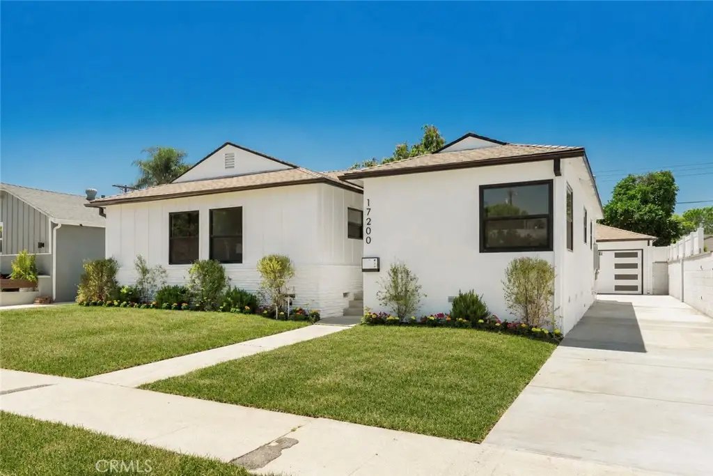 17200 Lanark Street, Lake Balboa, CA 91406 - #1
