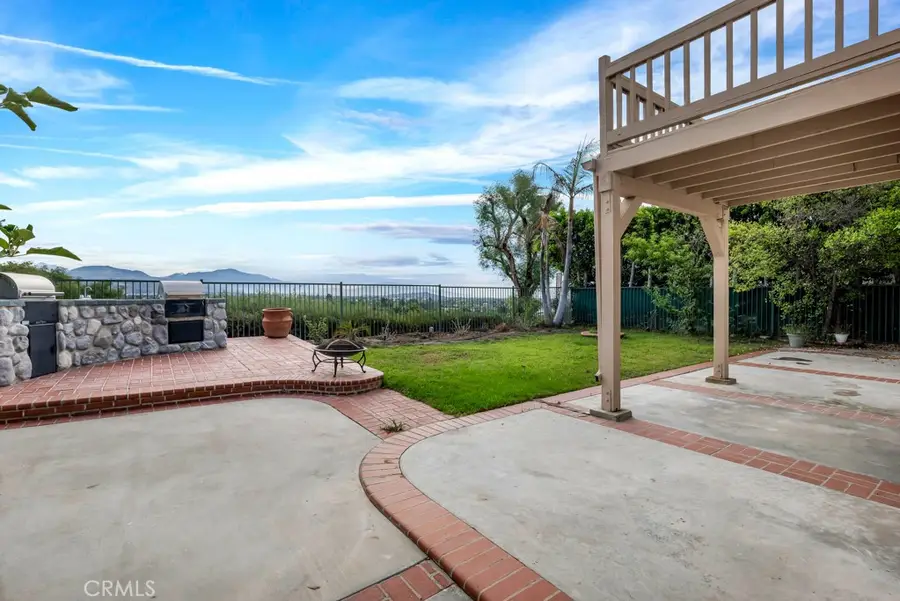 11954 Edgecliff Avenue, Sylmar, CA 91342 - #2