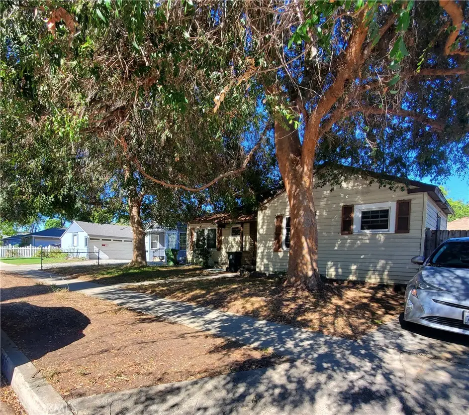 6850 Hesperia, Reseda, CA 91335 - #1