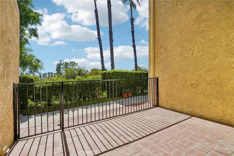 7718 Via Napoli, Burbank, CA 91504 - #3