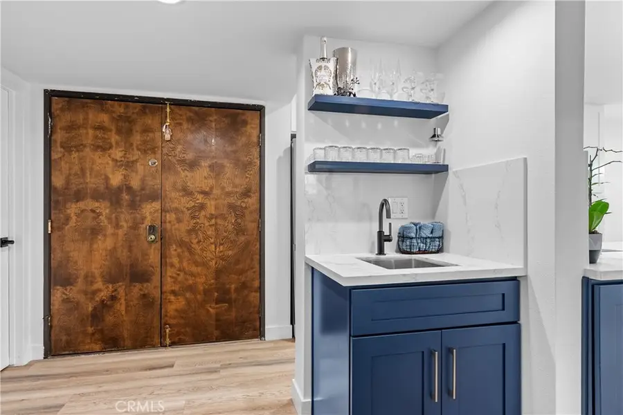 5325 Lindley Avenue #106, Tarzana, CA 91356 - #3