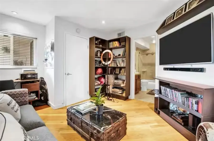 911 N Kings #306, West Hollywood, CA 90069 - #3