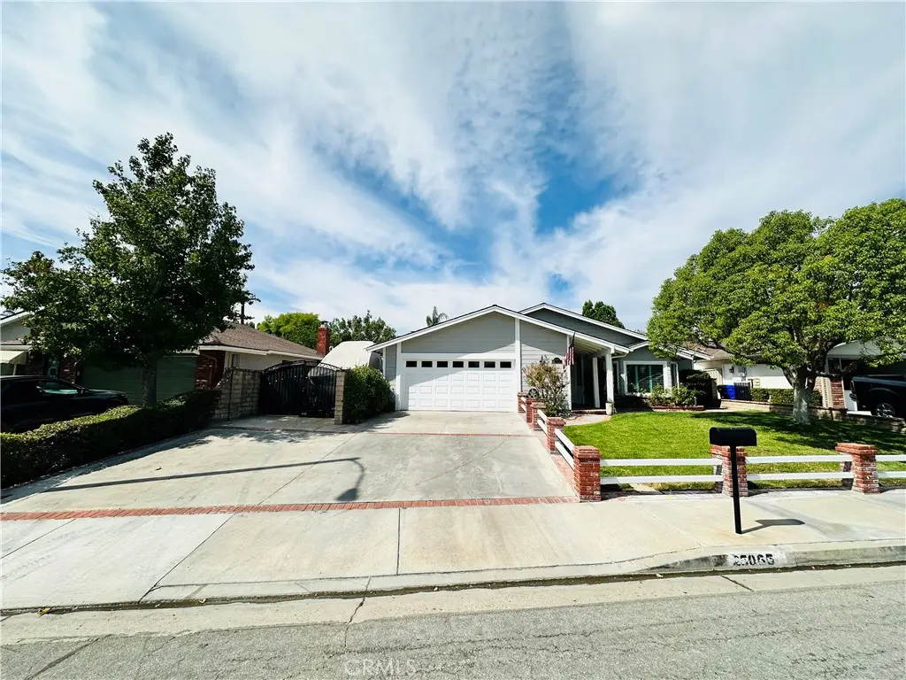 25065 Green Mill, Newhall, CA 91321 - #1