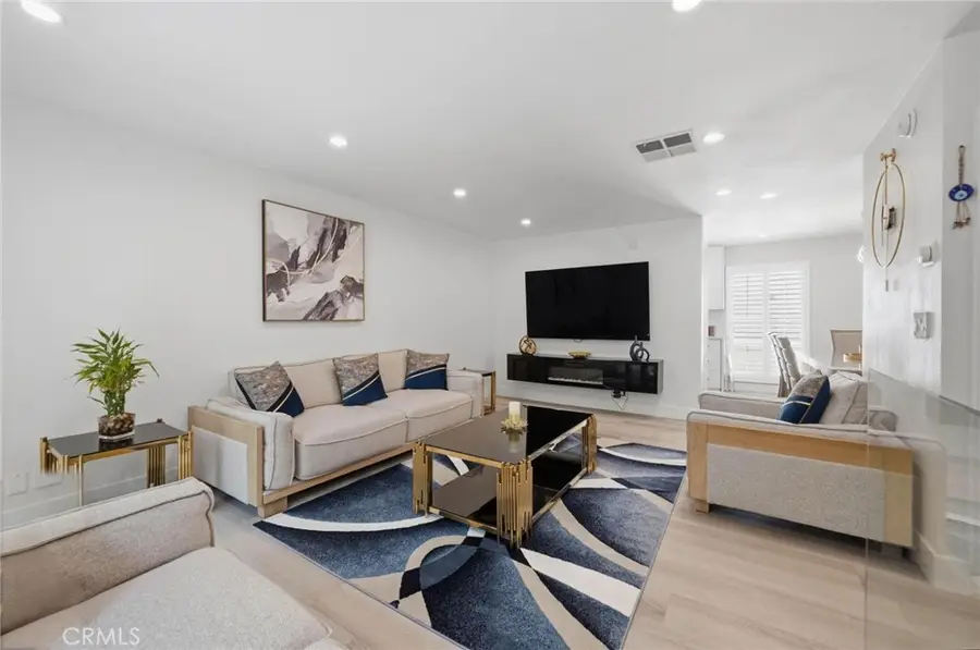 9927 Independence Avenue #C, Chatsworth, CA 91311 - #3