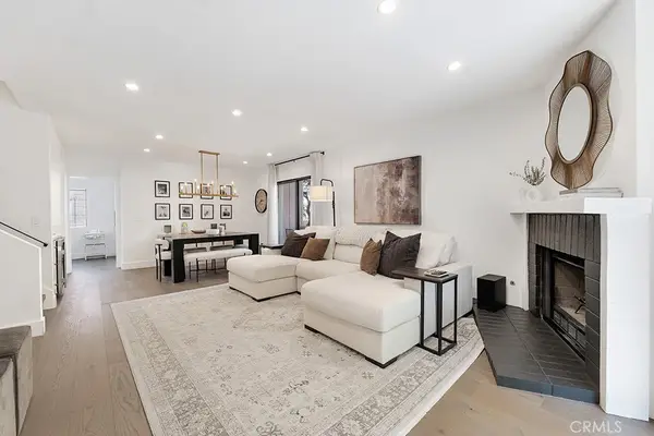 21931 Burbank Boulevard #25, Woodland Hills, CA 91367