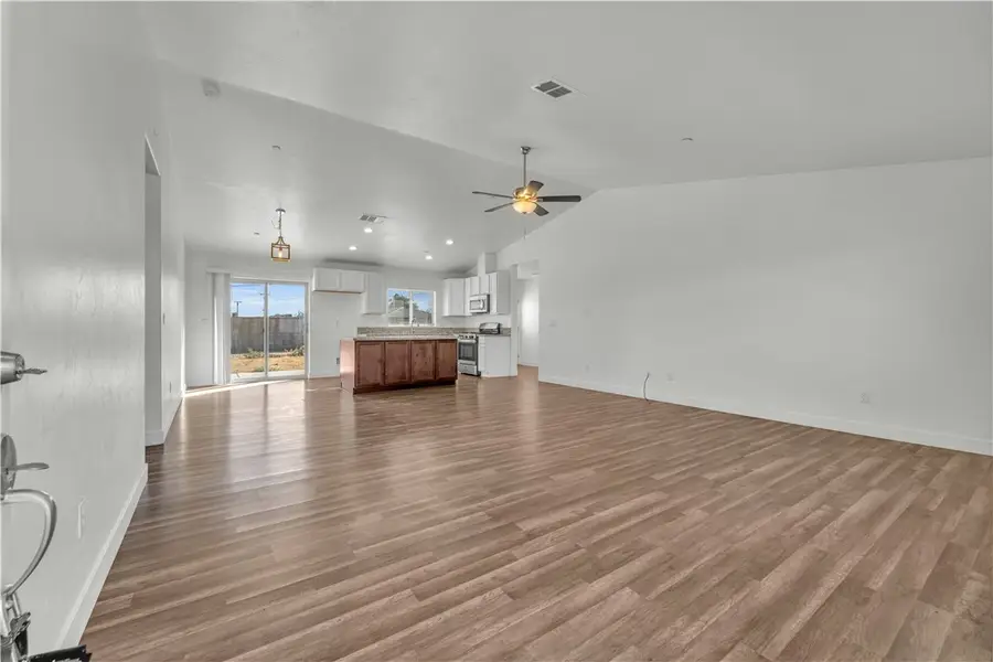 10016 Mendiburu, California City, CA 93505 - #3
