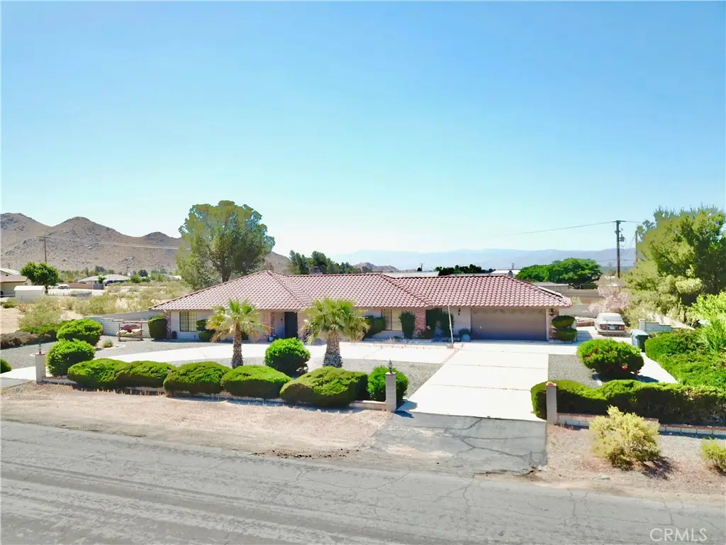 18965 Siskiyou Road, Apple Valley, CA 92307 - Image #1