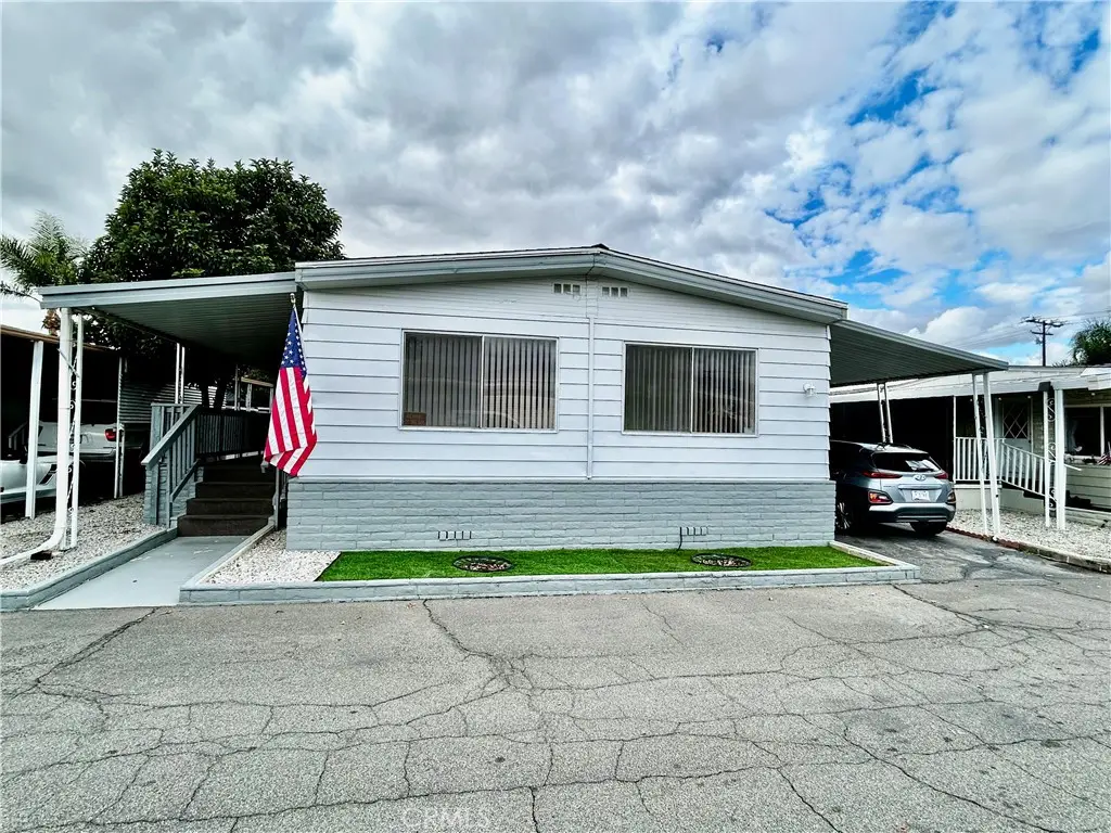881 N Lake St #210, Hemet, CA 92544 - #1