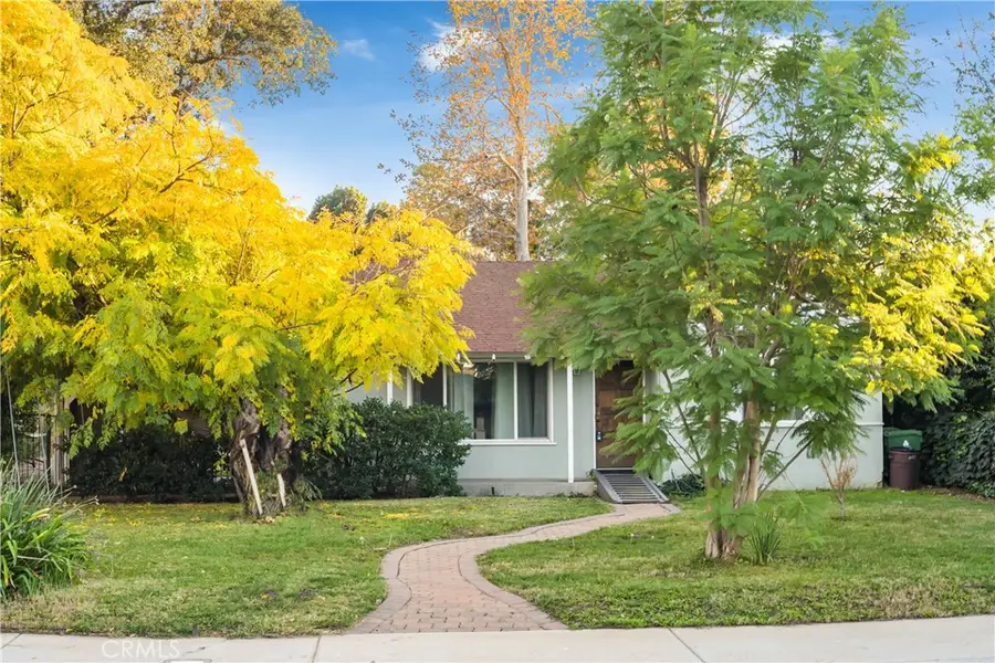 17806 Erwin St, Encino, CA 91316 - Image #2