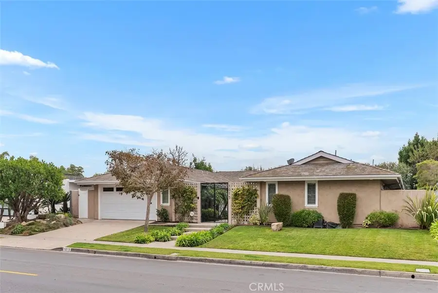 1015 Nottingham Road, Newport Beach, CA 92660 - Image #2