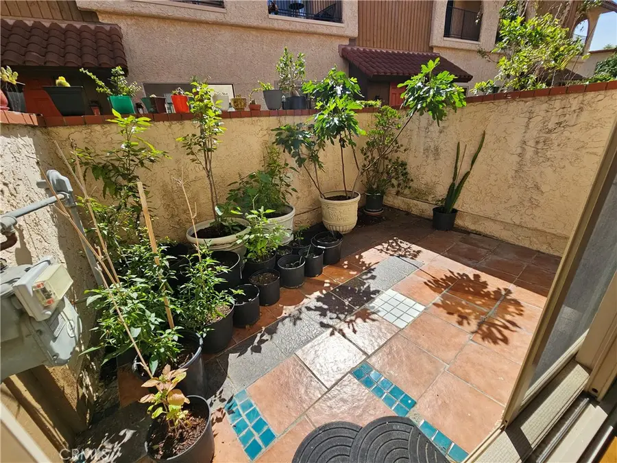 1711 Grismer Avenue #52, Burbank, CA 91504 - #2