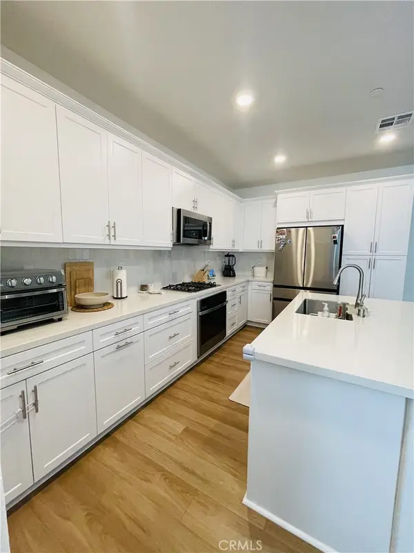 2004 Dewdrop, Upland, CA 91786